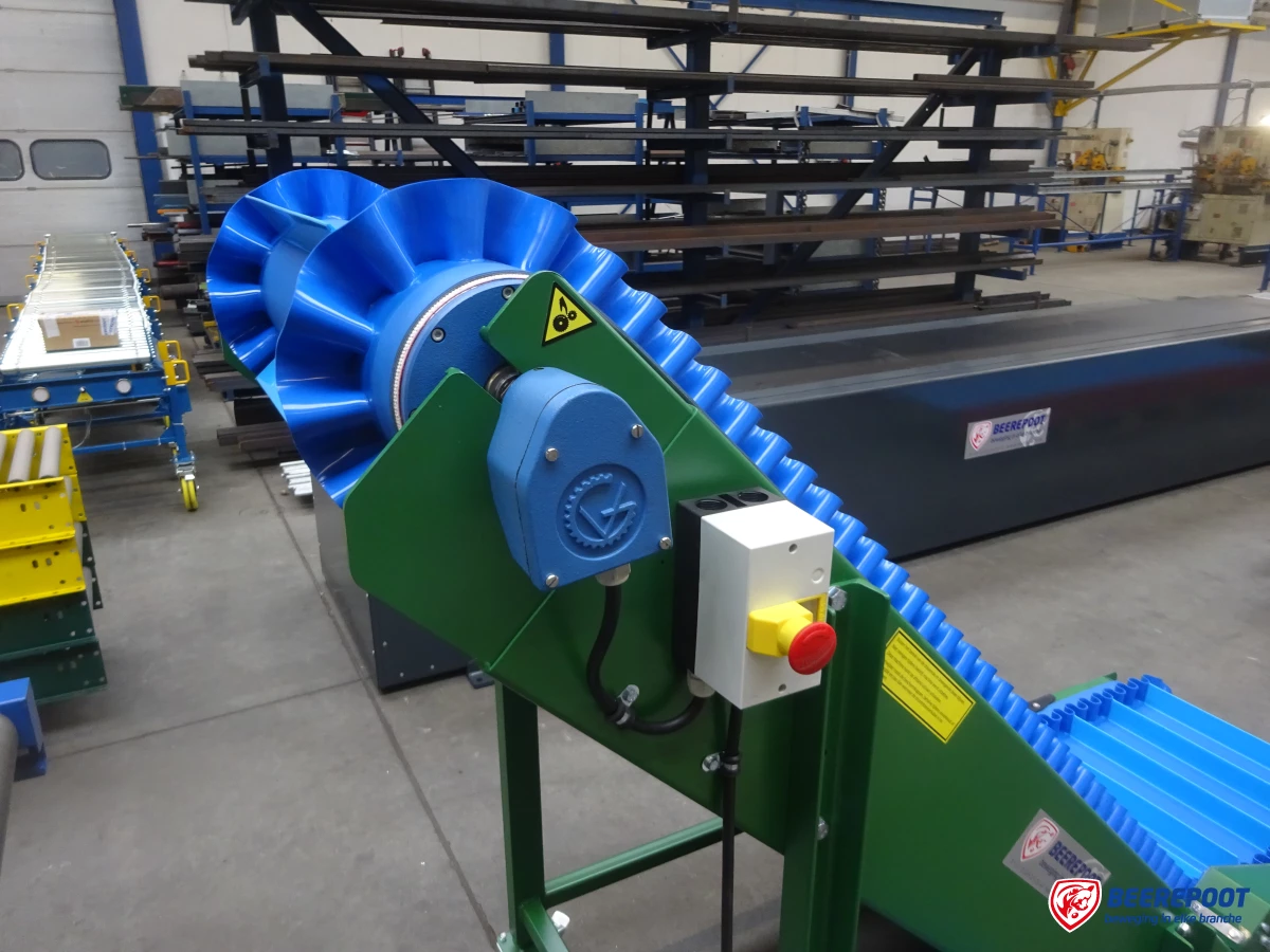 Nieuwe knikelevator